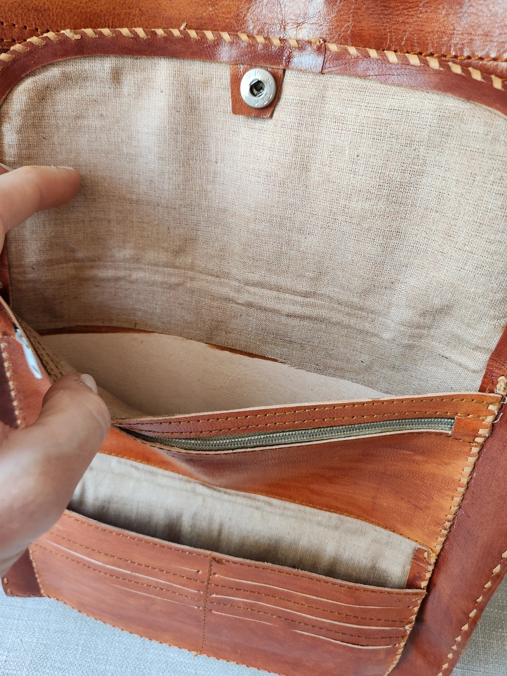 Artisan Vintage Leather Bag in Cognac - Picture 6 of 8
